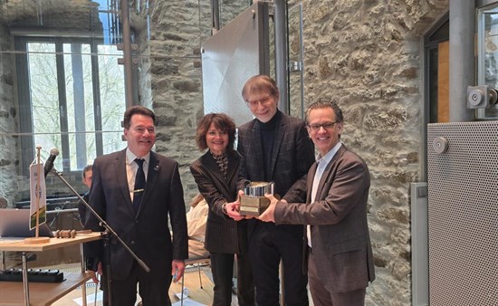 V. l. n. r.: Marcus Arldt (Präsident RC Witten);  Pia Schöttes-Seifert, Uwe Seifert und Jörn Mosler (Hammerteich e.V.)